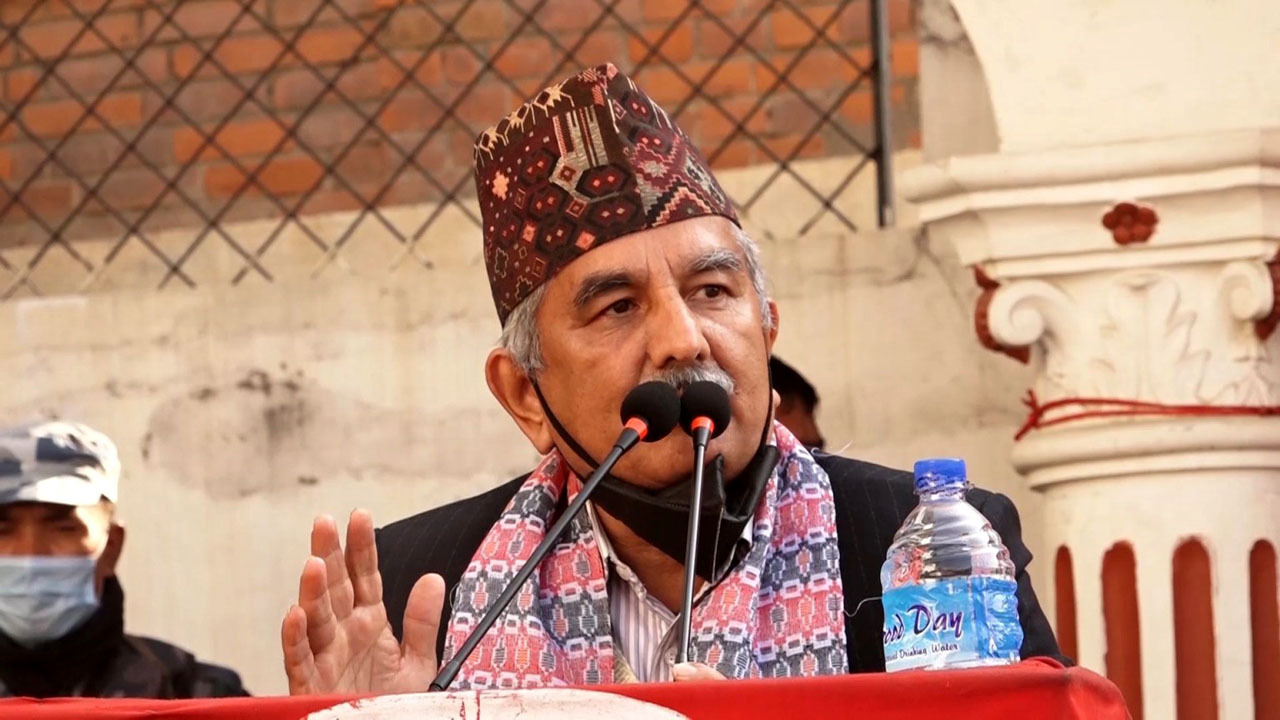 गुटका कारण पूर्वअर्थमन्त्री सुरेन्द्र पाण्डेकाे राजनीतिमा लागेकाे 'ग्रहण'